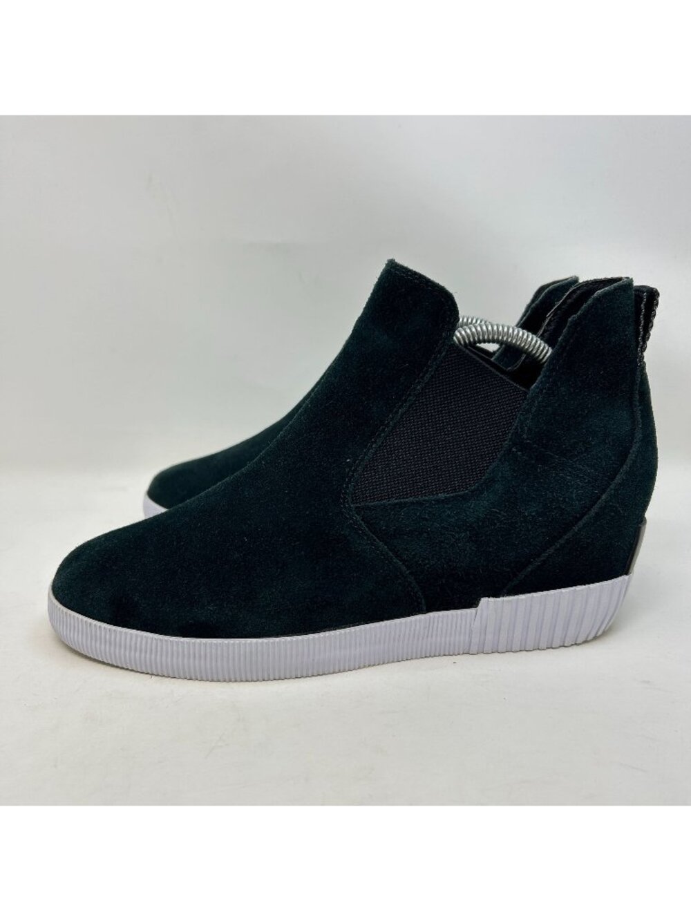 Sorel Slip On Suede Chelsea Sneakers Boots Black Women’s Size 10 Casual Comfort